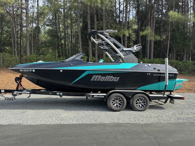 2020 Malibu 21MLX Icon